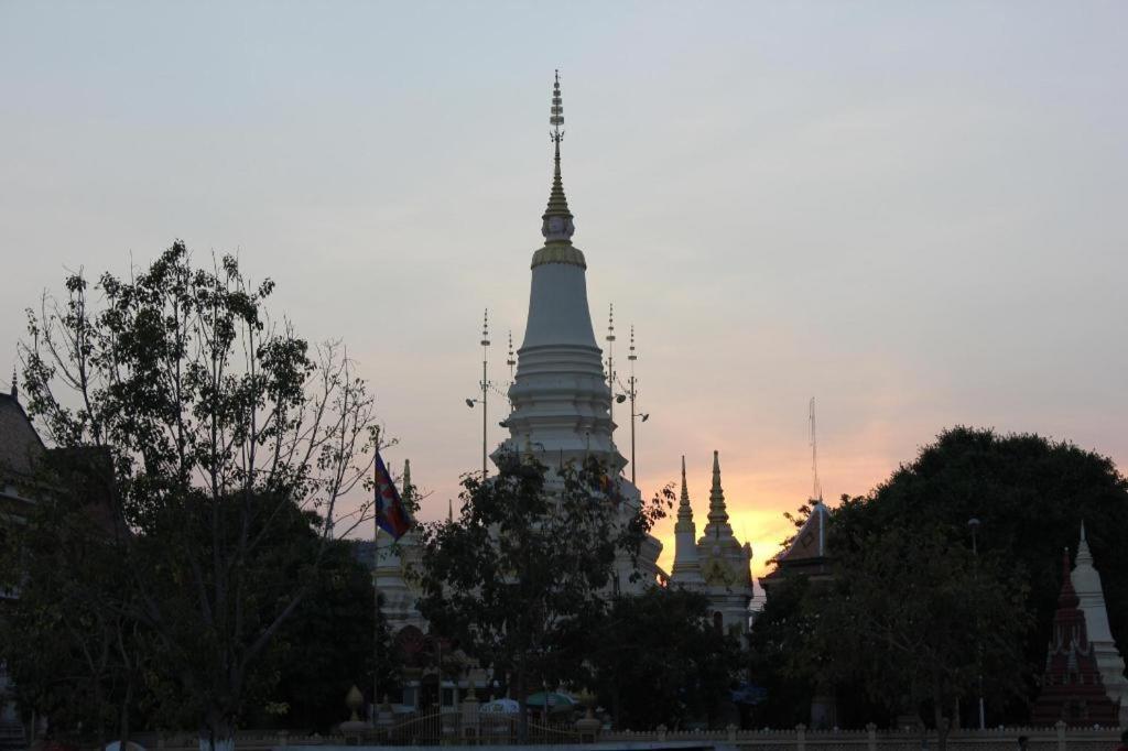 The Mou Hotel Phnom Penh Exterior foto